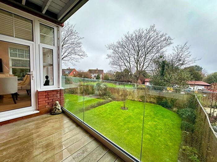2 Bedroom Flat For Sale In Elwyn Road, Exmouth, EX8