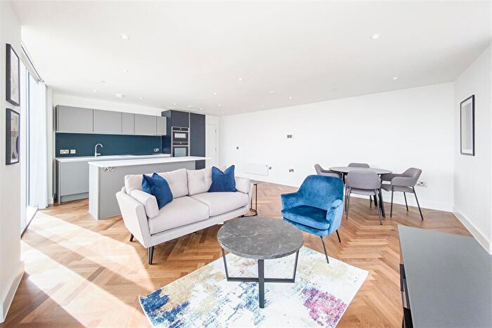 2 Bedroom Apartment To Rent In East Tower, Owen Street, M15