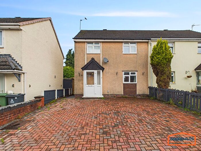 3 Bedroom Semi-Detached House For Sale In Lindon Drive, Brownhills, WS8