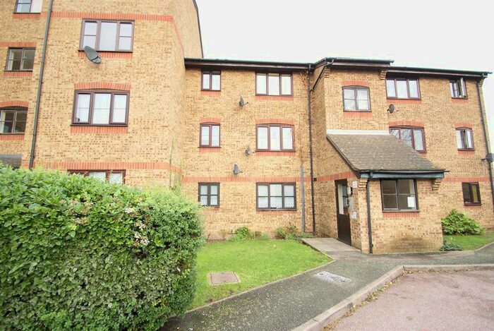 1 Bedroom Flat To Rent In Falcon Avenue, Grays, RM17