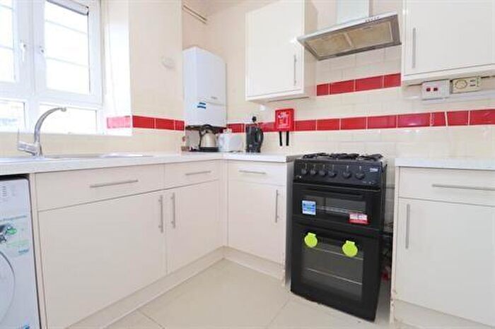 3 Bedroom Flat To Rent In Lorraine Court, Clarence Way, London, NW1