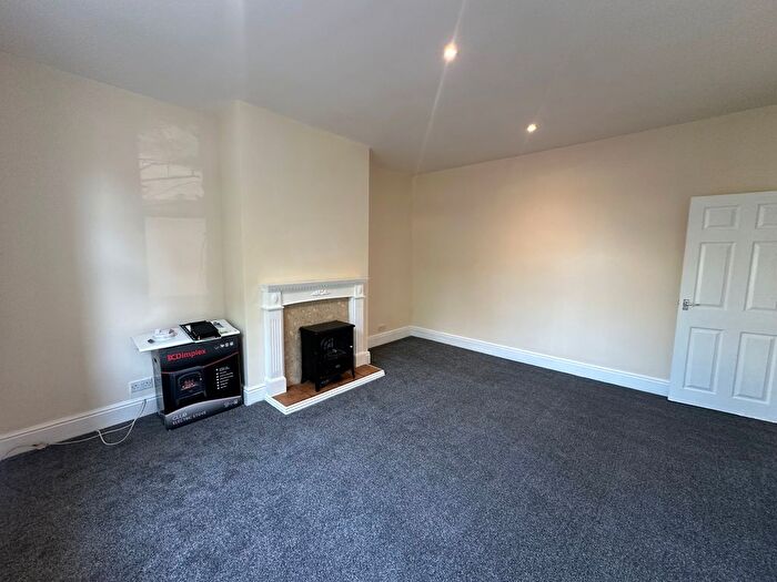 2 Bedroom Property To Rent In Lister Street, Huddersfield, HD5