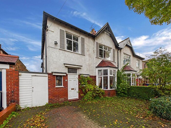 4 Bedroom Semi Detached House For Sale In Holywell Avenue, Whitley Bay, NE26