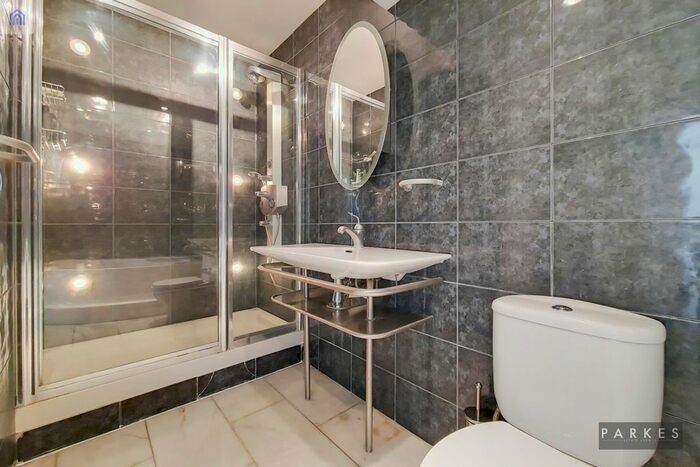 3 Bedroom Flat To Rent In Peterborough Road, Hammersmith, London, SW6