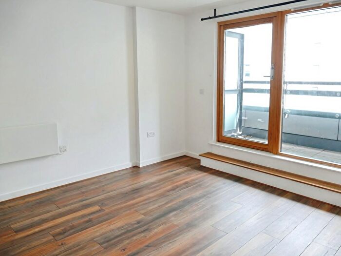 2 Bedroom Flat To Rent In Gateway West, East Street, Leeds, LS9