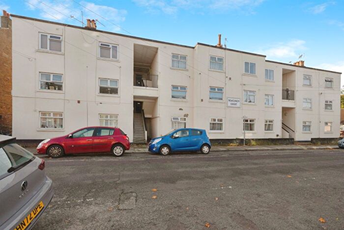 2 Bedroom Flat For Sale In Newcomen Road, Portsmouth, PO2