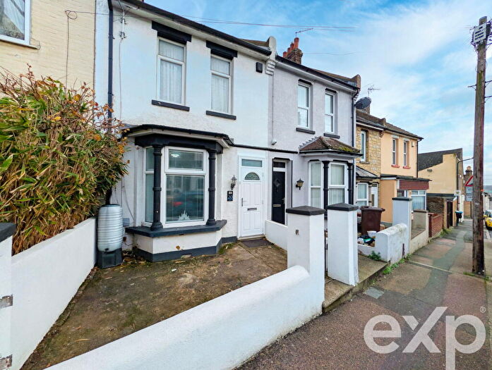 3 Bedroom Terraced House For Sale In Kitchener Road, Rochester, ME2