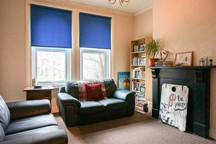1 Bedroom Apartment To Rent In Regents Park Terrace, LS6