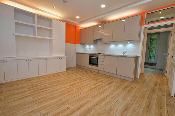 2 Bedroom Flat To Rent In Lewisham Way, SE14