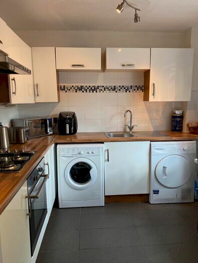 4 Bedroom Terraced House To Rent In Oxley Close, Elephant And Castle, Southwark, SE1