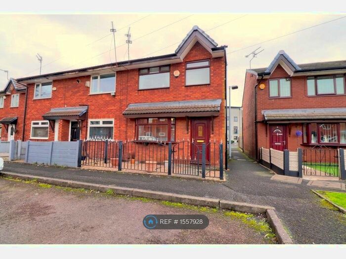 3 Bedroom Terraced House To Rent In Gosport Square, Salford, M7