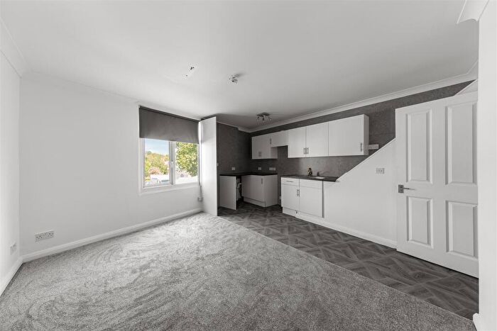 2 Bedroom Maisonette To Rent In Norwood High Street, London, SE27