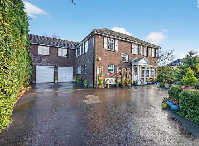 4 Bedroom Detached House For Sale In Old Forge Manor, Belfast, BT10