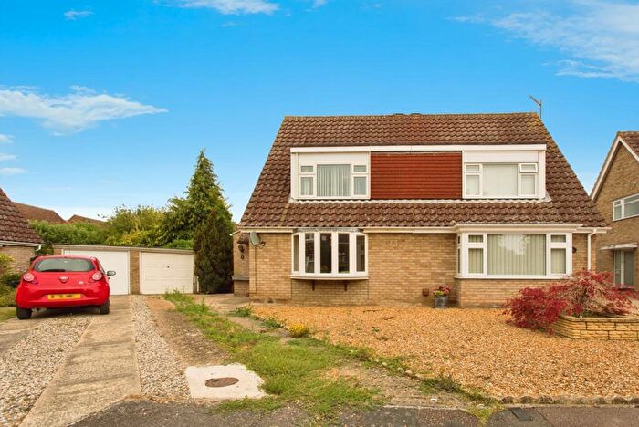 3 Bedroom Semi Detached House For Sale In Daws Close, Cambridge, Cambridgeshire, CB1