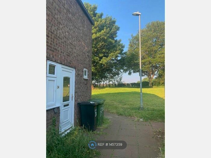 4 Bedroom Semi-Detached House To Rent In Robin Lane, Wellingborough, NN8