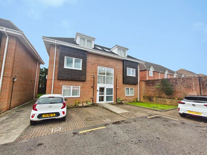 2 Bedroom Flat To Rent In Burt Close, Fareham, Hampshire, PO15
