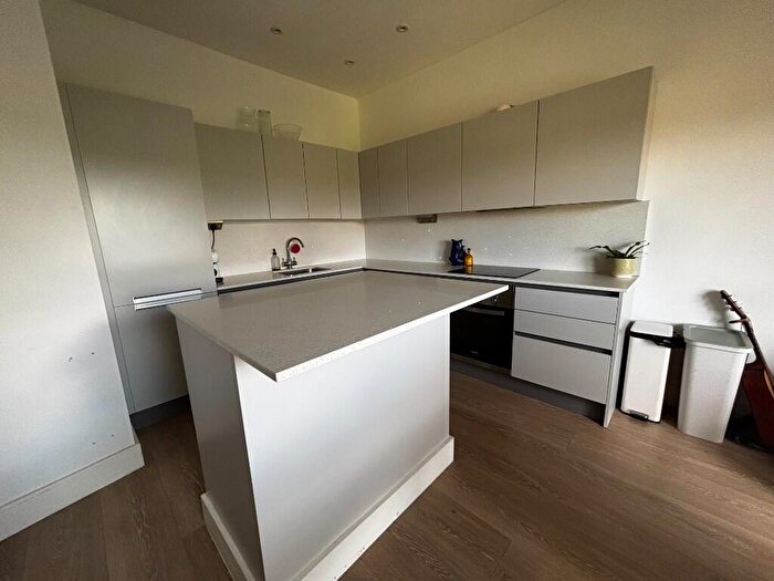 2 Bedroom Flat To Rent In Updown Hill, Windlesham, Surrey, GU20