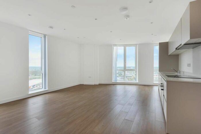 1 Bedroom Flat To Rent In Royal Winchester House, Bracknell, RG12