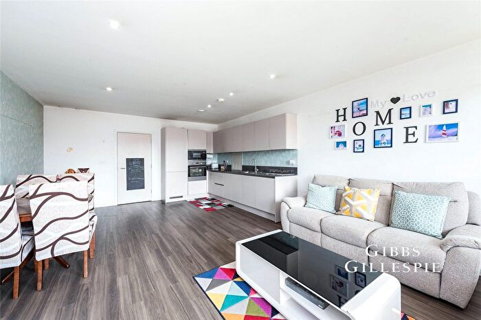 2 Bedroom Flat To Rent In Pears Road, Hounslow, TW3