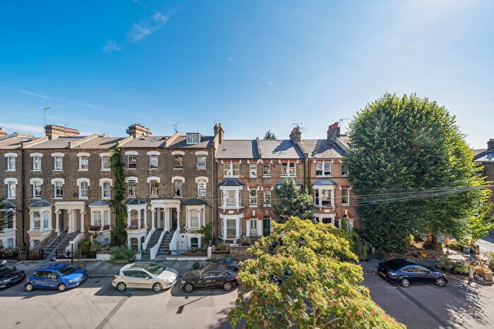 2 Bedroom Flat To Rent In Crayford Road, N7