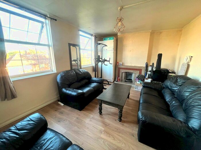 1 Bedroom Flat To Rent In Abbotsbury Road, Morden, SM4