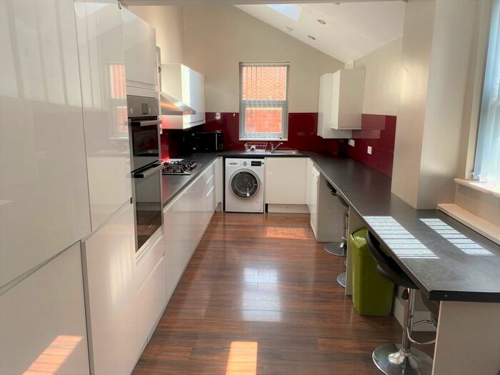 5 Bedroom Semi-Detached House To Rent In Church Grove, Lenton, NG7