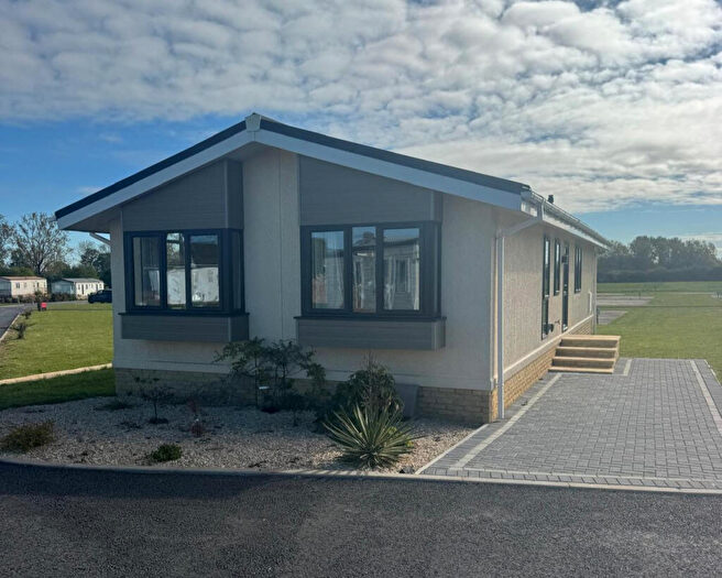 2 Bedroom Park Home For Sale In Kidlington, Oxfordshire, OX5