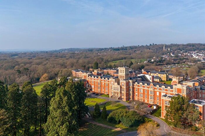2 Bedroom Apartment For Sale In Royal Earlswood Park, Redhill, Surrey, RH1