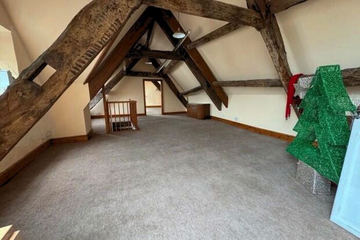 3 Bedroom Flat To Rent In High Street Cowbridge, CF71