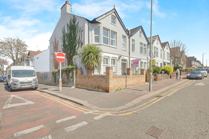 2 Bedroom Maisonette To Rent In Westborough Road, Westcliff-On-Sea, SS0