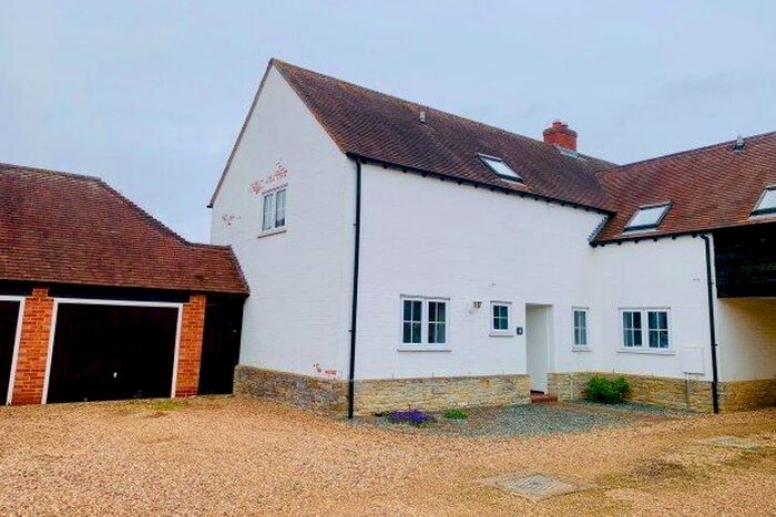 3 Bedroom Semi-Detached House To Rent In Squires Court, Evesham, WR11