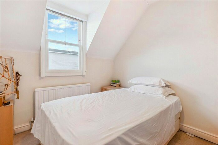 2 Bedroom Flat For Sale In Eardley Crescent, London, SW5