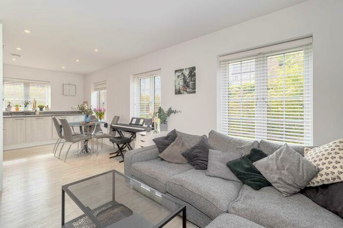 1 Bedroom Flat For Sale In Arundale Walk, Horsham, RH12