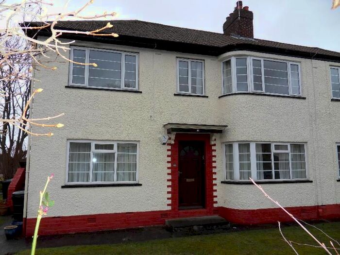 2 Bedroom Flat To Rent In Otterburn Gardens, Adel, Leeds, LS16