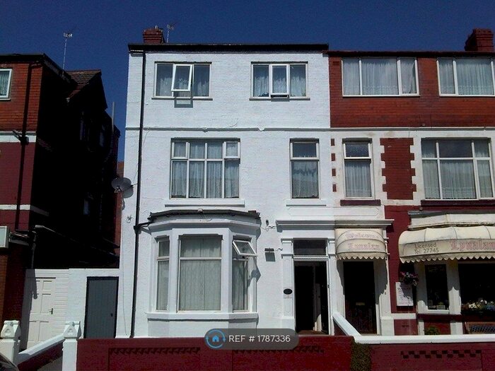 3 Bedroom Flat To Rent In Palatine Road, Blackpool, FY1