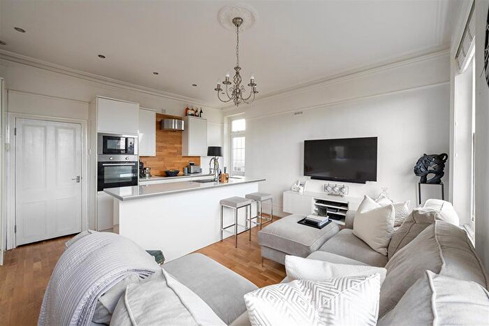 1 Bedroom Flat For Sale In Grosvenor Road, London, E11