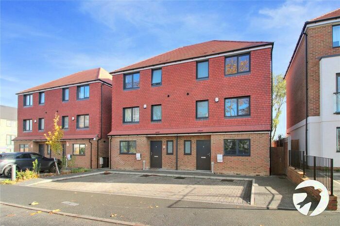 4 Bedroom Semi-Detached House To Rent In West Court Lane, Gravesend, DA12