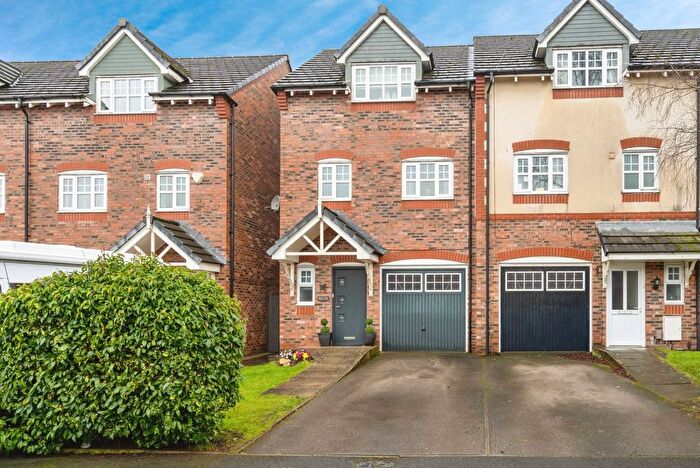 3 Bedroom Mews For Sale In Settle Street, Bolton, Lancashire, BL3