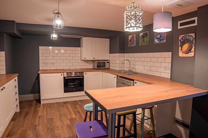 1 Bedroom Flat To Rent In Shire Oak Road, Headingley, Leeds, LS6