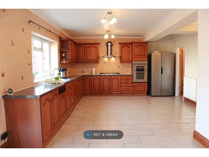 4 Bedroom Semi-Detached House To Rent In Weyman Road, London, SE3