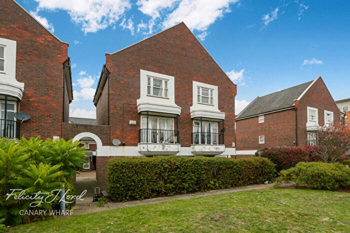 3 Bedroom Flat For Sale In Waldair Court, Barge House Road, London, E16