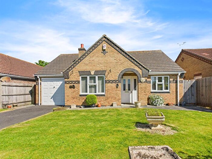 2 Bedroom Detached Bungalow For Sale In Stones Close, Hogsthorpe, PE24