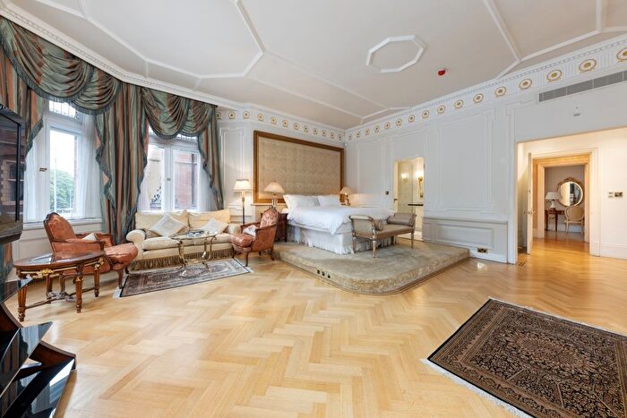 5 Bedroom Flat To Rent In Kensington Road, London, W8