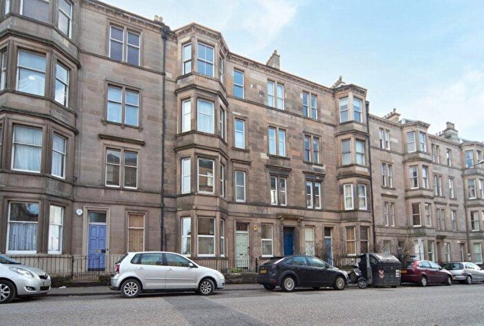 2 Bedroom Flat To Rent In Polwarth Gardens, Edinburgh, EH11