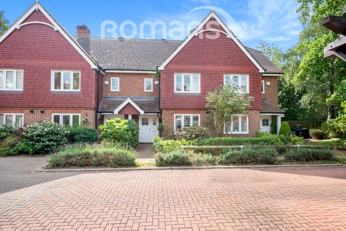 3 Bedroom Terraced House To Rent In Upper Meadow, Gerrards Cross, SL9