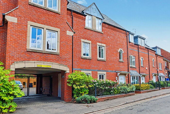 2 Bedroom Flat For Sale In Bridge Court, The Causeway, Banbury, OX16