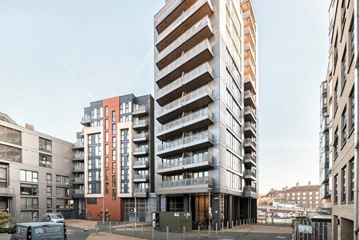 2 Bedroom Flat To Rent In Taylor Place, Bow, E3