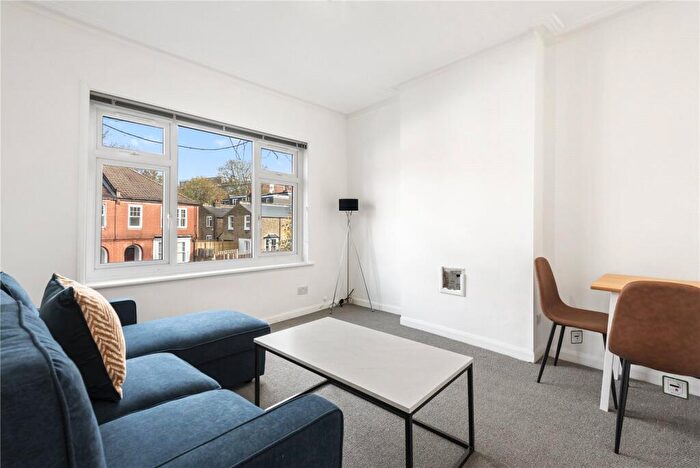 3 Bedroom Apartment To Rent In Radbourne Road, London, SW12