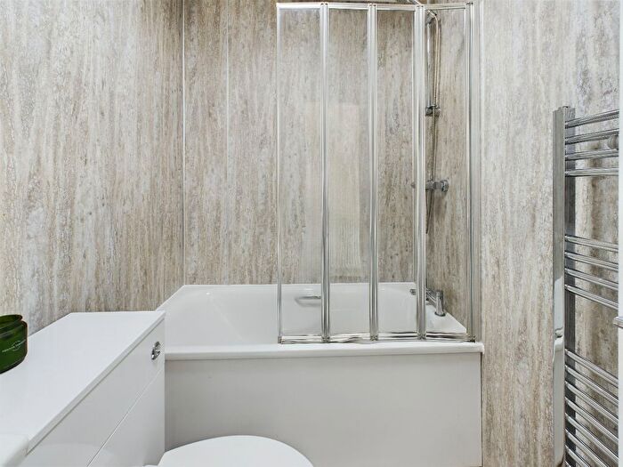 2 Bedroom Flat To Rent In Arbroath Road, Angus, Carnoustie, DD7