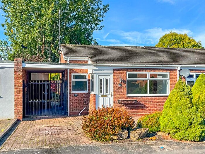 2 Bedroom Semi-Detached Bungalow For Sale In Grassington Avenue, Warwick, CV34